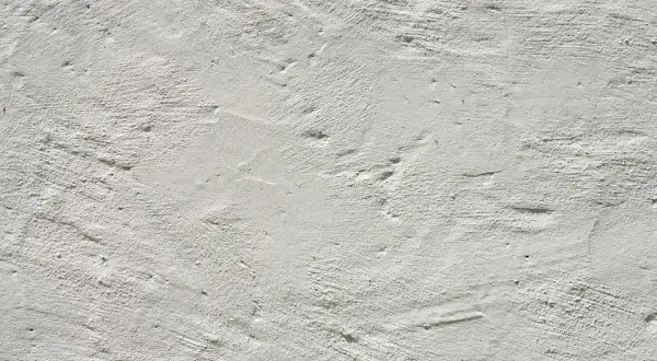Ile za tynki wewnętrzne? Poznaj ceny i ukryte koszty tynkowania