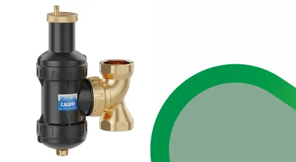 Un pot à boue Caleffi avec raccord en laiton, essentiel pour une installation de chauffage propre.