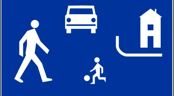 Kto odpowiada za znaki drogowe na osiedlu? Poradnik dla mieszkańców.