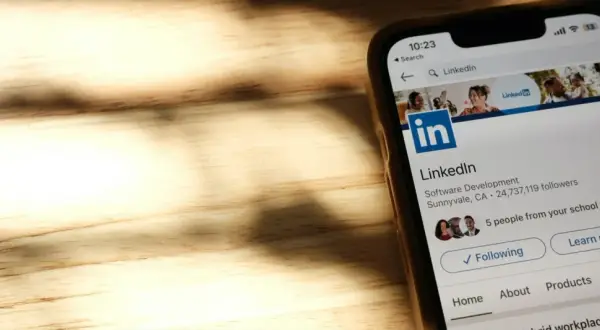 Jak dodać CV na LinkedIn i uniknąć najczęstszych błędów