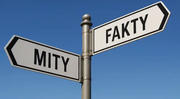 Znak drogowy z napisami "MITY" i "FAKTY" symbolizuje rozróżnienie między prawdą a fałszem, jak na giełdzie pożyczek prywatnych.