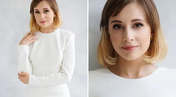 Elegancka kobieta w białej sukience pokazuje, jak pozować do zdjęć na stojąco, z dłonią na ramieniu.