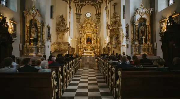 Jak założyć kościół w Polsce: uniknij błędów w rejestracji