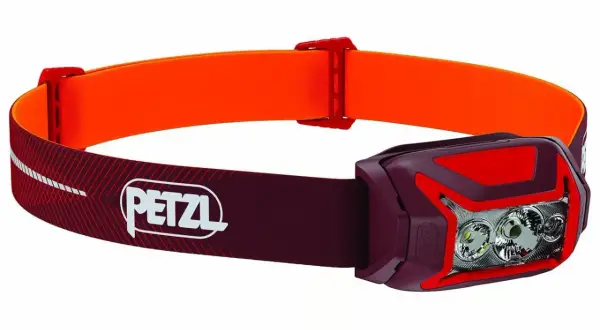 Lampe frontale Petzl rouge et orange, idéale pour choisir votre éclairage d'aventure.