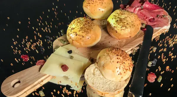 Réussir vos pains burger maison : le secret d'une mie moelleuse