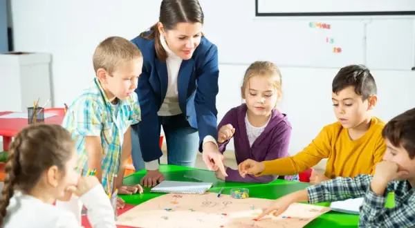 Świetlica szkolna dla kogo? Sprawdź, kto może skorzystać z opieki