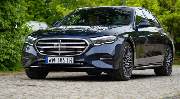 Mercedes Klasy E "e": Czy warto kupić hybrydę plug-in?