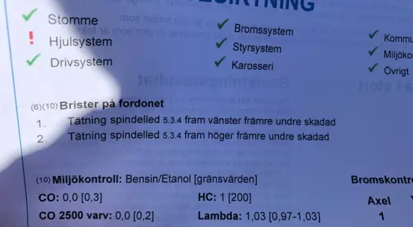 Besiktningsprotokoll visar brister på tätning spindelled vid kontrollbesiktning.