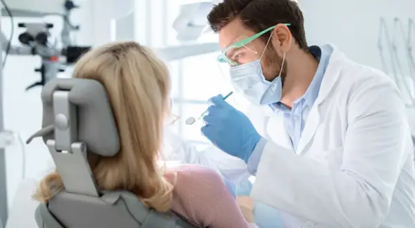 Czy na SOR jest dentysta? Nagły ból zęba: gdzie szukać pomocy?