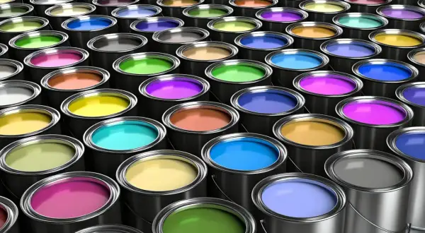 File di pittura colorata, pronti per coprire molti mq.