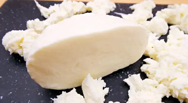 Czy mozzarella jest dietetyczna? Sprawdź jej wpływ na zdrowie