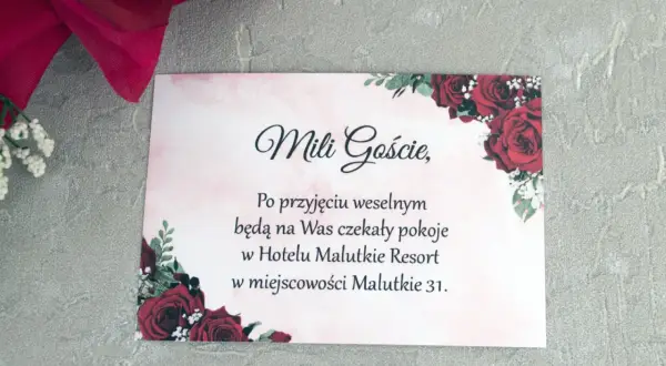 Informacja o noclegu dla gości weselnych: "Mili Goście, po przyjęciu weselnym będą na Was czekały pokoje w Hotelu Malutkie Resort w miejscowości Malutkie 31.