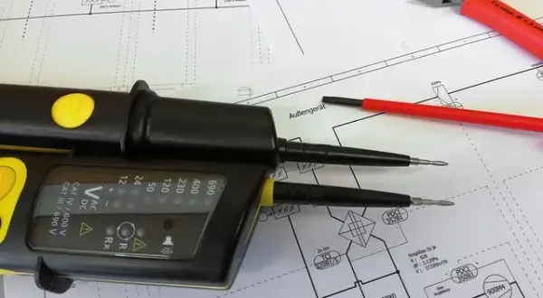 Ceny elektryka 2026: Poznaj koszty instalacji i uniknij pułapek!