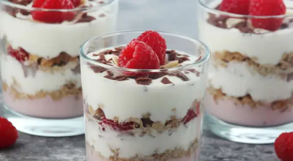 Himbeer Quark Dessert: Schnell, einfach & unwiderstehlich lecker!