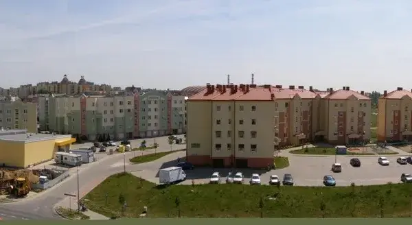 Kto nadzoruje spółdzielnie mieszkaniowe i jak to wpływa na mieszkańców?