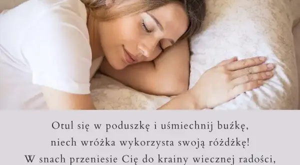 Piękne wiersze dla żony od męża. Kobieta śpi spokojnie, otulona poduszką, z uśmiechem na twarzy.
