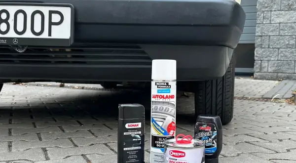 Jak odnowić wyblakłe plastiki zderzaka czernidłem do opon? Na zdjęciu produkty do pielęgnacji auta: Autoland, Sonax, Owatrol, Turtle Wax.