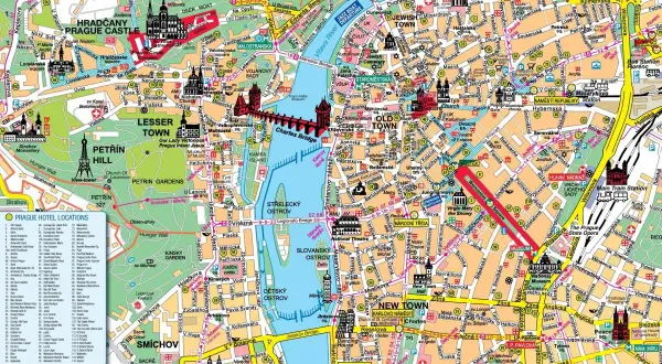 Co zobaczyć w Pradze: mapa z zaznaczonymi Hradczanami, Mostem Karola, Rynkiem Staromiejskim i Placem Wacława.