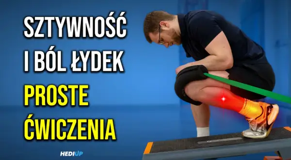 Mężczyzna wykonuje ćwiczenia na ból i sztywność łydek. Opaska rozciągająca pracuje nad mięśniem płaszczkowatym.