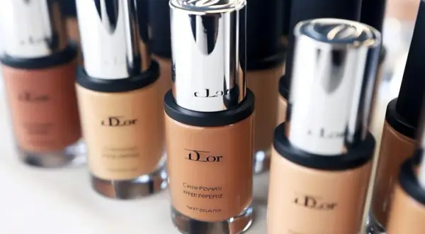 Dior podkład rozświetlający: Który wybrać? Przewodnik eksperta