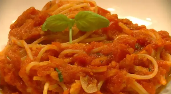 Jak szybko przygotować pyszny sos do spaghetti z koncentratu