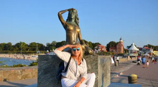 Ustka: Co ciekawego poza plażą? Odkryj atrakcje i sekrety!