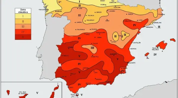 Mapa de España con zonas climáticas y su relación con las horas equivalentes fotovoltaica. Las zonas I a V indican la radiación solar.