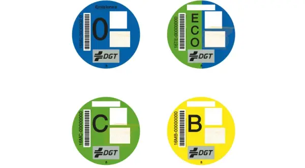 Pegatinas DGT: 0, ECO, C, B. Es obligatorio llevar la pegatina medioambiental para circular en zonas de bajas emisiones.