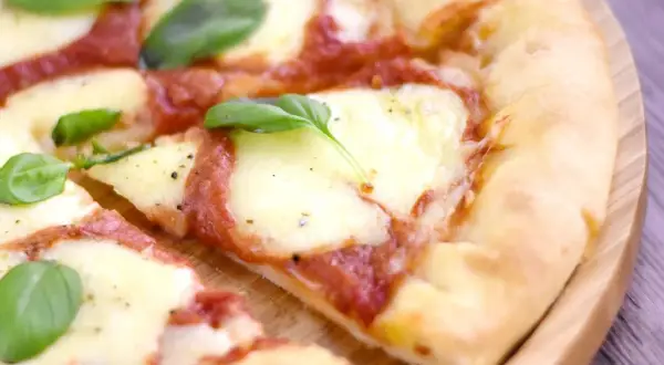 Recette Pâte à Pizza Facile : Le Secret Goût Pizzeria Maison