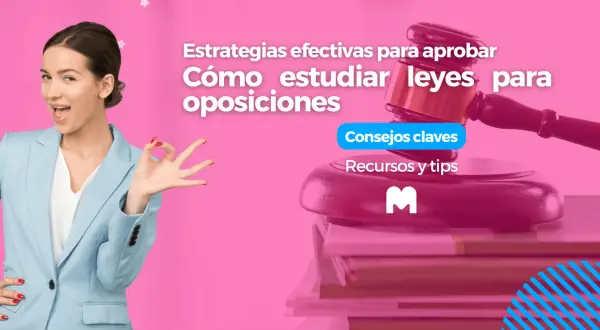 Mujer sonriente con gesto de aprobación, martillo de juez y libros. Estrategias efectivas y consejos claves para opositores.