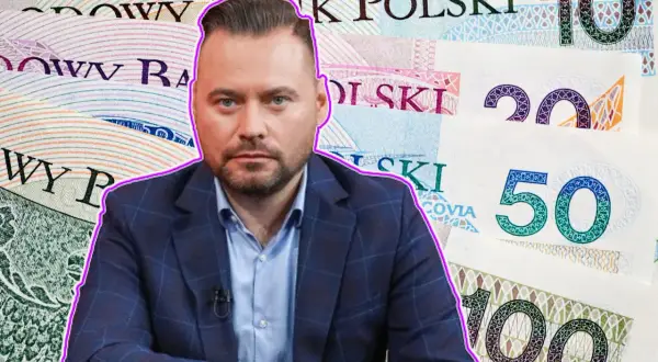 Mężczyzna w garniturze na tle polskich banknotów. Czy to odpowiedź na pytanie, ile zarabia krytyk filmowy?