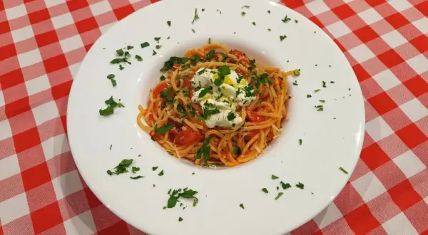 Prosty przepis na spaghetti arrabiata, które zaskoczy Twoje kubki smakowe