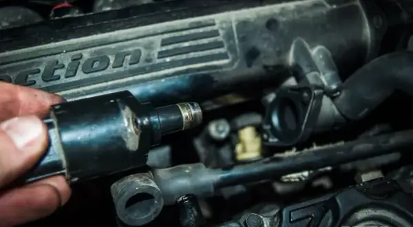 Gdzie dokładnie znajduje się silnik krokowy w Ford Fiesta 1.3 MK6? Sprawdź teraz!