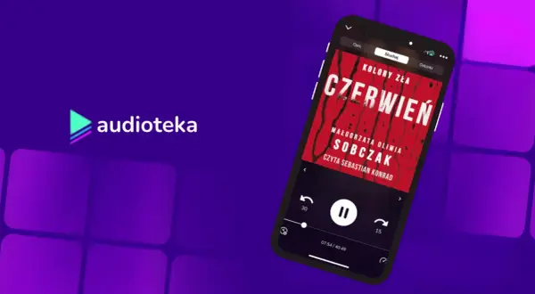 Na ekranie telefonu w aplikacji Audioteka widać okładkę książki "Kolory zła: Czerwień" Małgorzaty Oliwi Sobczak.