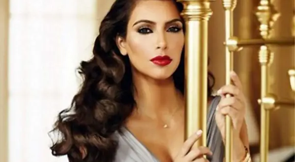 Kim Kardashian vintage hair: Jak uzyskać niesamowite retro fryzury