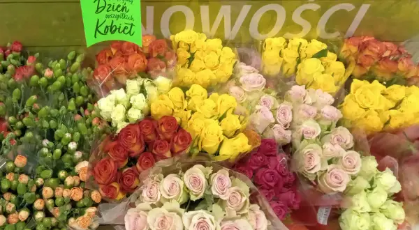 Jak wybrać kwiaty na Dzień Kobiet? Poradnik i inspiracje