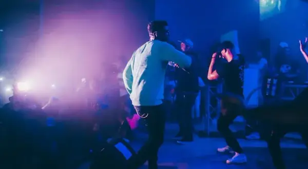 Jak się ubrać na koncert hip-hopowy i nie popełnić modowej wpadki