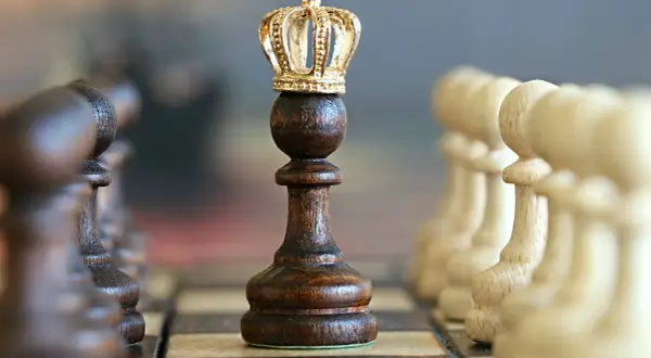 Co to jest gambit? Zrozumienie ryzykownych strategii szachowych