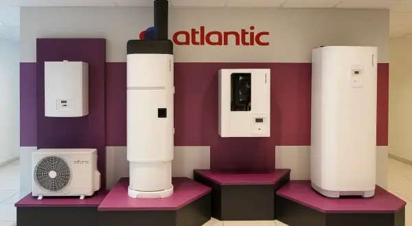 Plusieurs pompes à chaleur Atlantic sont exposées. Renseignez-vous sur le tarif entretien pompe à chaleur Atlantic pour un confort optimal.