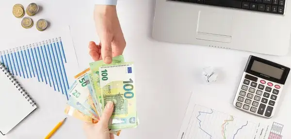 Kto płaci podatek od pożyczki? Uniknij kary 20%!