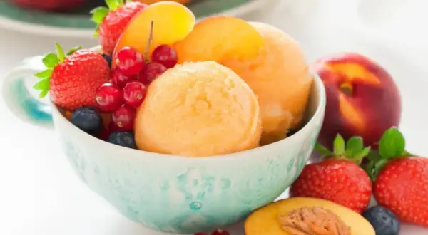 Jak zrobić sorbet owocowy? Kremowy i bez maszynki prosty przepis!