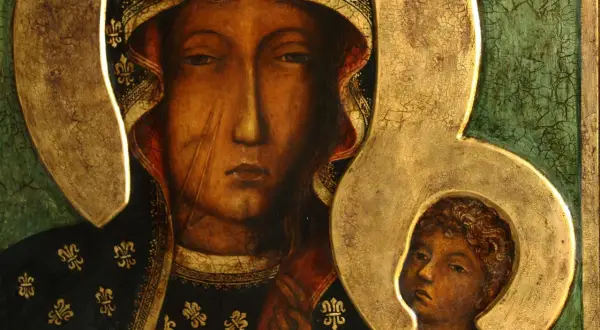 Ikona Matki Boskiej Częstochowskiej, której autorstwo jest nieznane, przedstawia Maryję z Dzieciątkiem Jezus na zielonym tle.