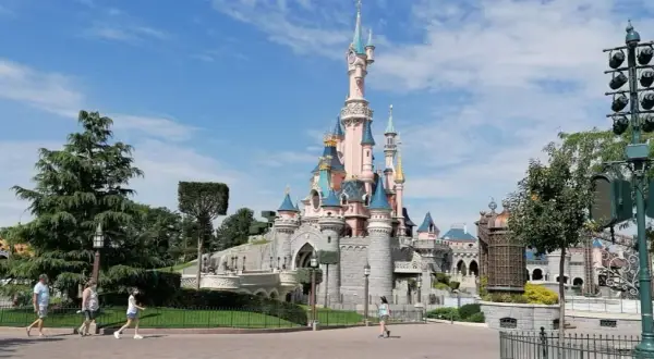 Najlepsze atrakcje Disneylandu, które musisz zobaczyć z rodziną
