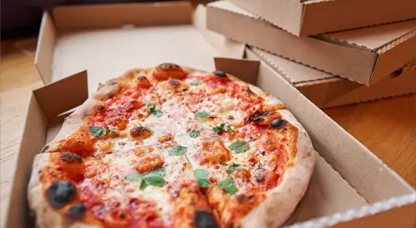 Ile kalorii ma pizza wegetariańska? Zaskakujące różnice w kaloriach
