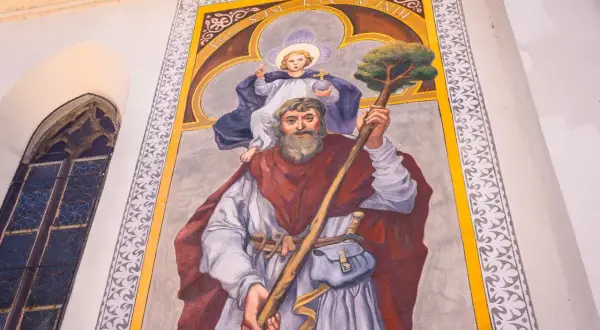 Święty Krzysztof z Dzieciątkiem Jezus na ramionach, symbolizujący imiona do bierzmowania męskie.