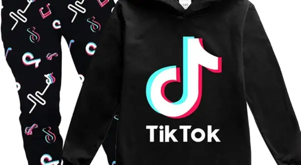 Bluza TikTok dla chłopca: Jak wybrać i gdzie kupić idealną?