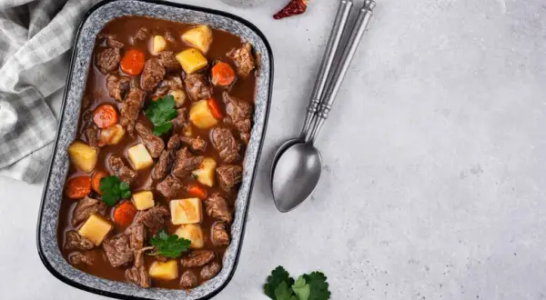 Jakie mięso na strogonow? Odkryj najlepsze opcje dla smaku