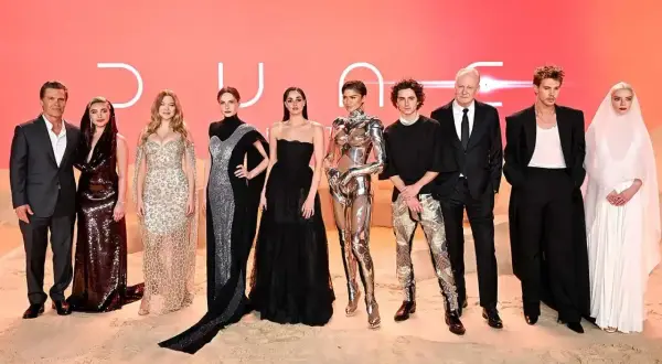 Gwiazdy filmu Diuna 2: Josh Brolin, Florence Pugh, Léa Seydoux, Rebecca Ferguson, Zendaya, Timothée Chalamet, Christopher Walken, Austin Butler i Anya Taylor-Joy pozują na premierze.
