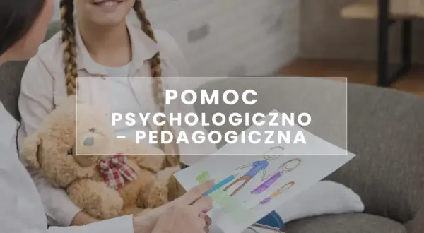 Dziecko z pluszowym misiem i rysunkiem rodziny otrzymuje pomoc psychologiczno pedagogiczną.