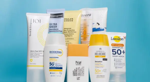 Vielfalt an Sonnenschutzmitteln für das Gesicht, darunter die beste Sonnencreme für reife Haut.
